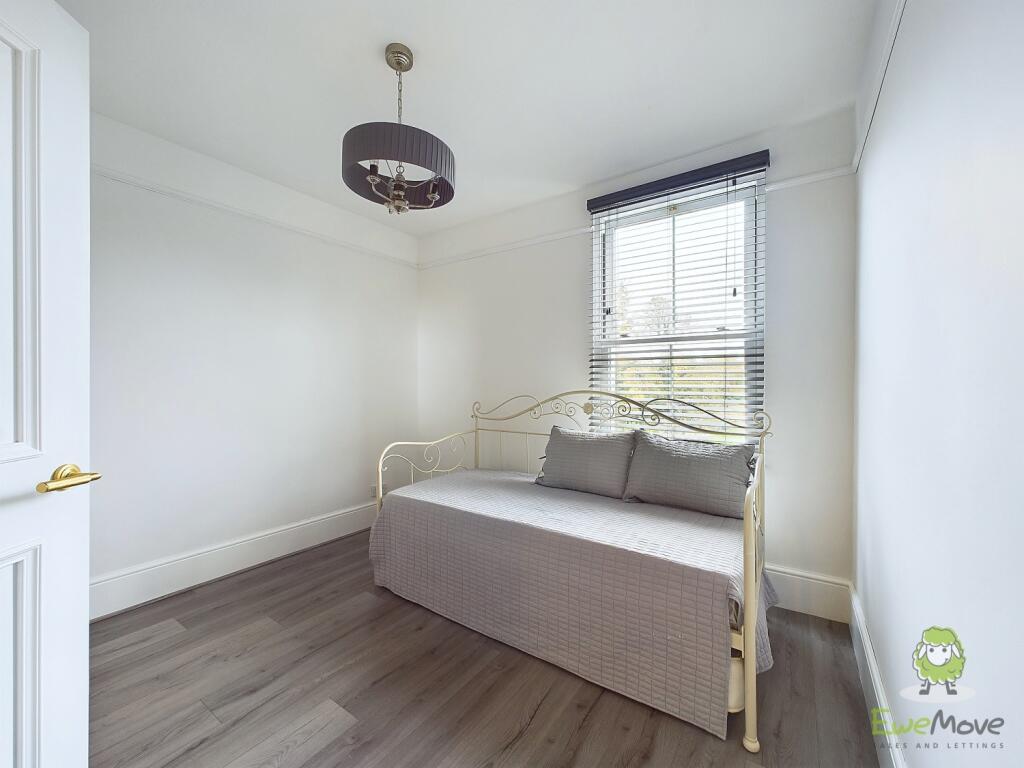 CAM01543G0-PR0103-STILL026