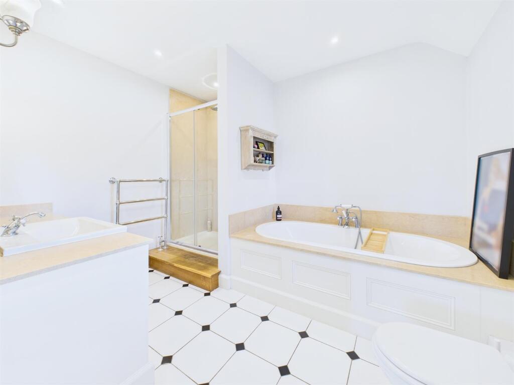 En-Suite Bathroom