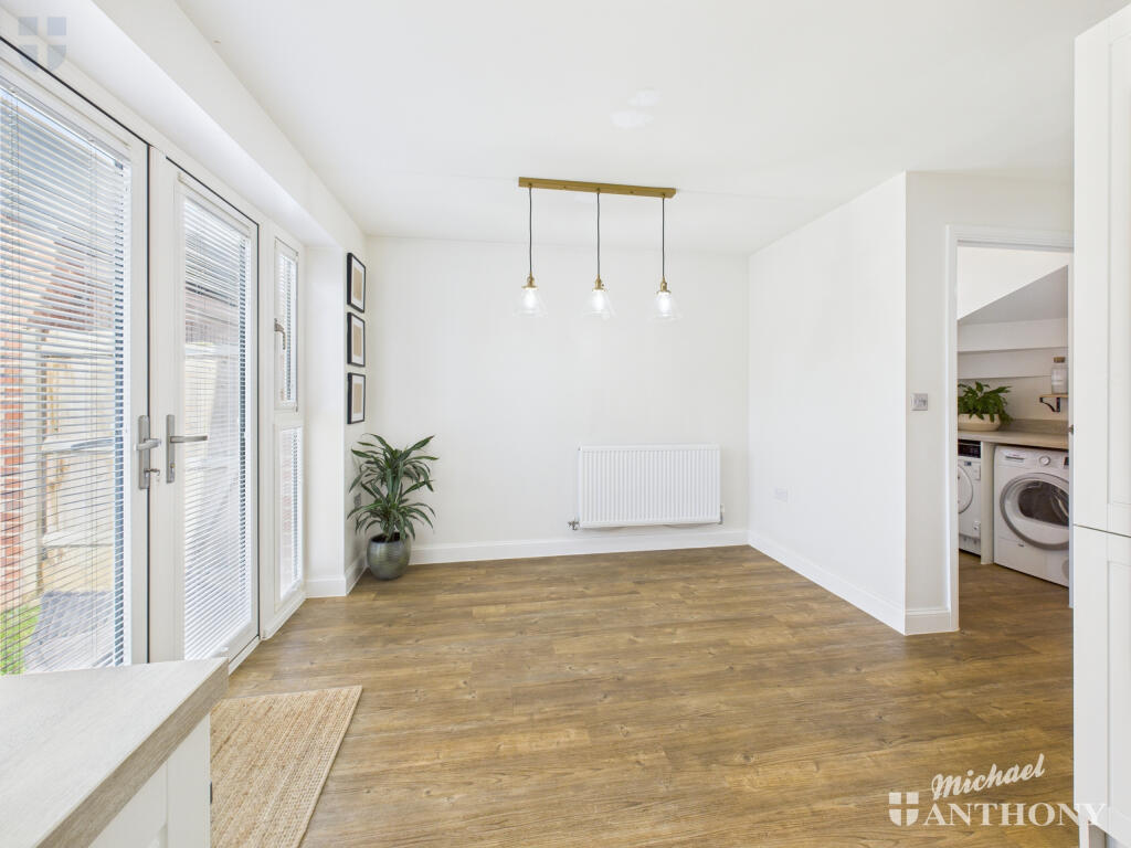 CAM03852G0-PR0351-STILL016