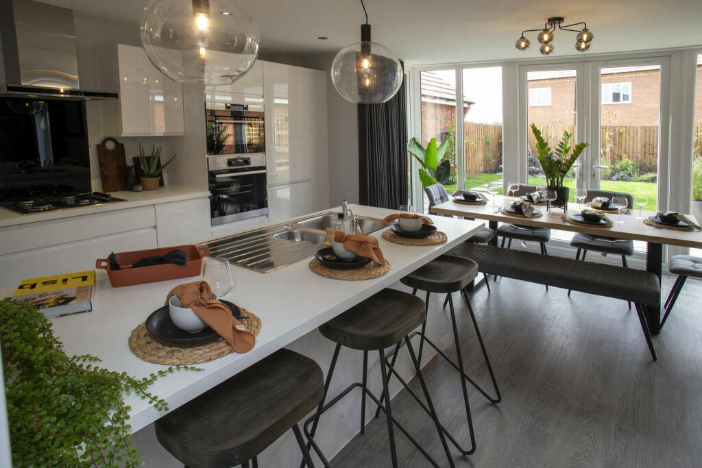Kitchen &amp; Din...