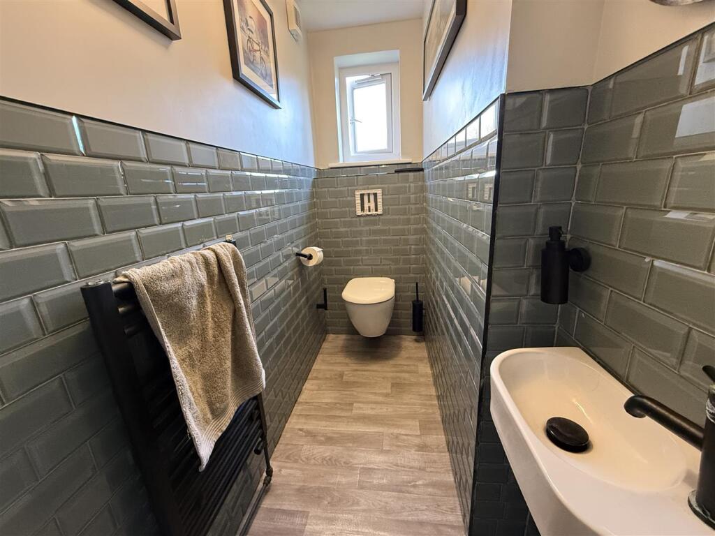 BATHROOM/WC
