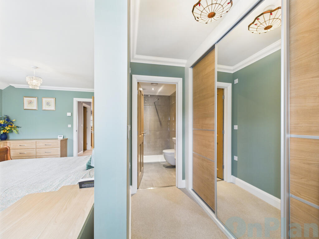 CAM04024G0-PR0028-STILL035