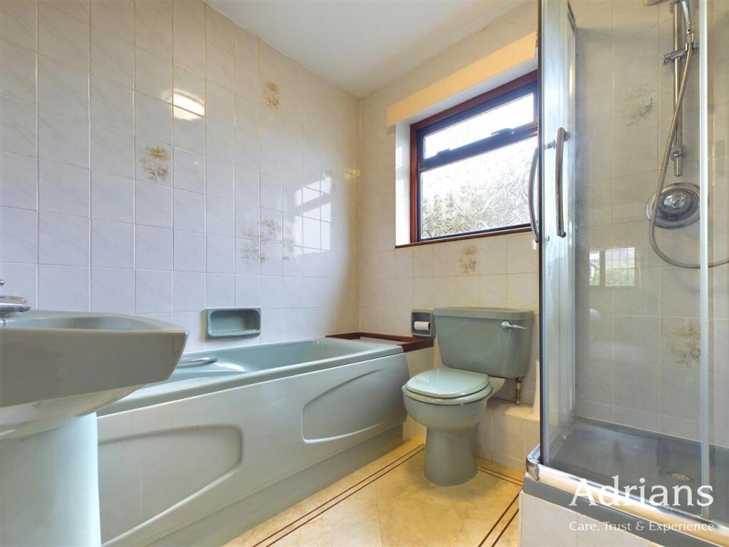 BATH / SHOWER ROOM