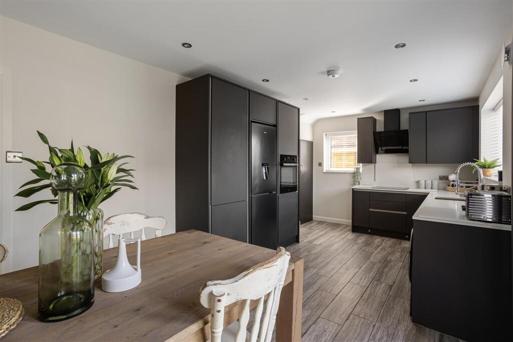 KITCHEN DINING