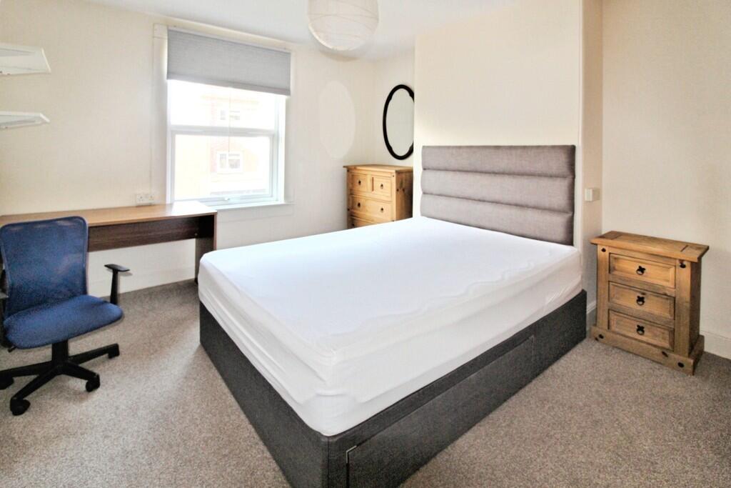 54e43839-Bedroom ...