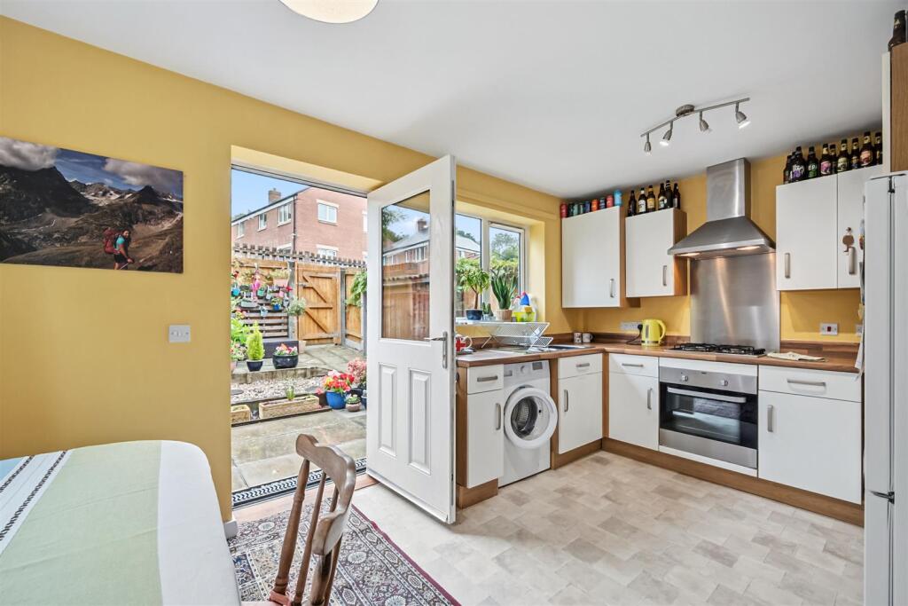 Kitchen and rear garden.jpg