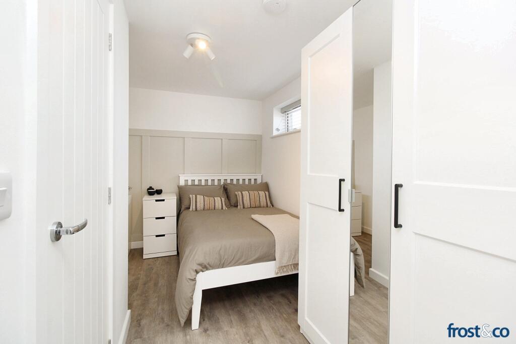 Wardrobes to Bedroom