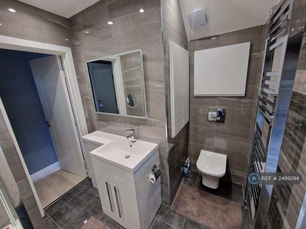 Bathroom Upstairs