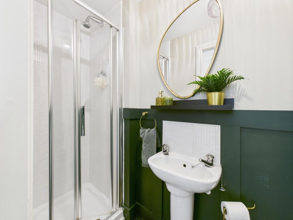 CAM03729G0-PR0079-STILL010