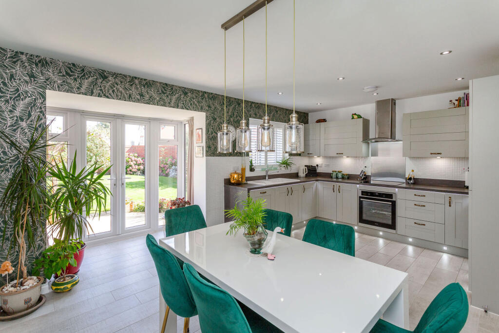 kitchen/dining room d