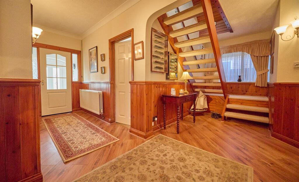 Spacious Entrance Hallway