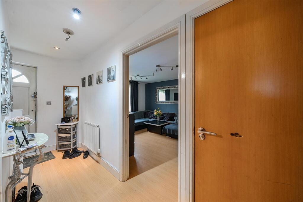 1296150-11-68261c2897985-ARW .jpg