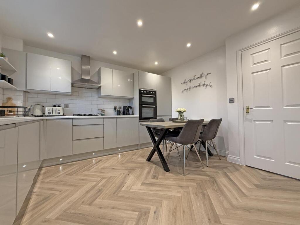 Ramsey Grdens 85 - Kitchen Diner.jpg