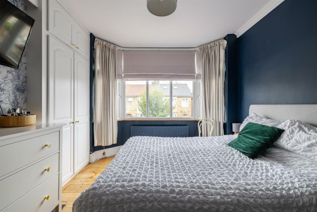Thornwood Close, E18