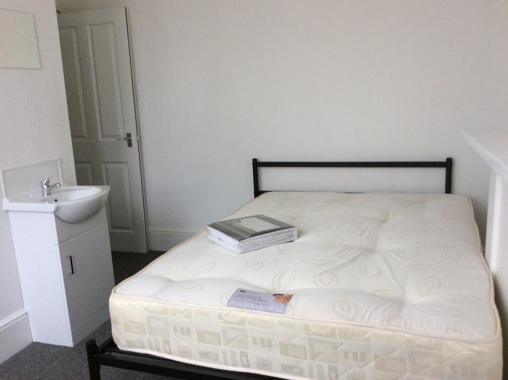6 Upper Wellington Bedroom 3