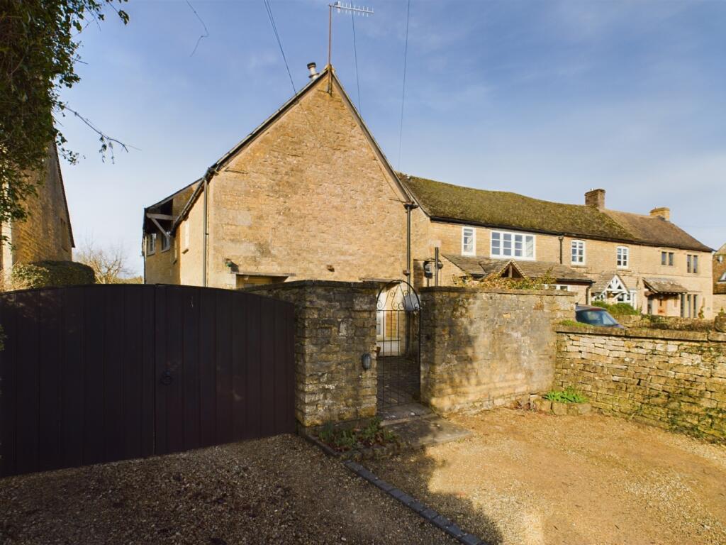 CAM01740G0-PR0337-STILL014