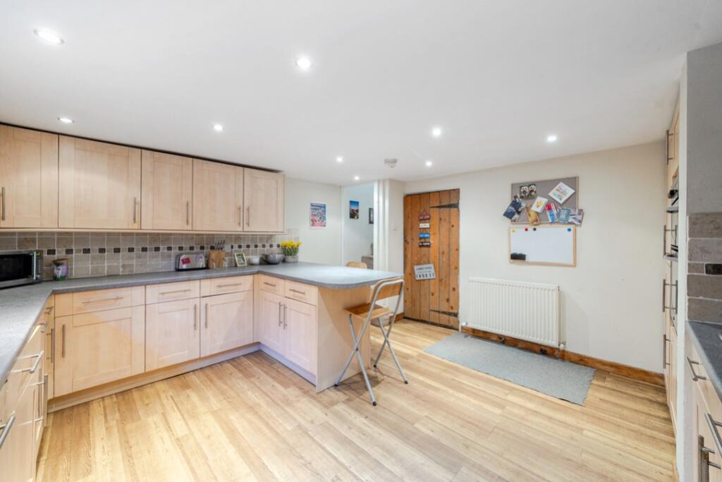 Basement breakfast kitchen