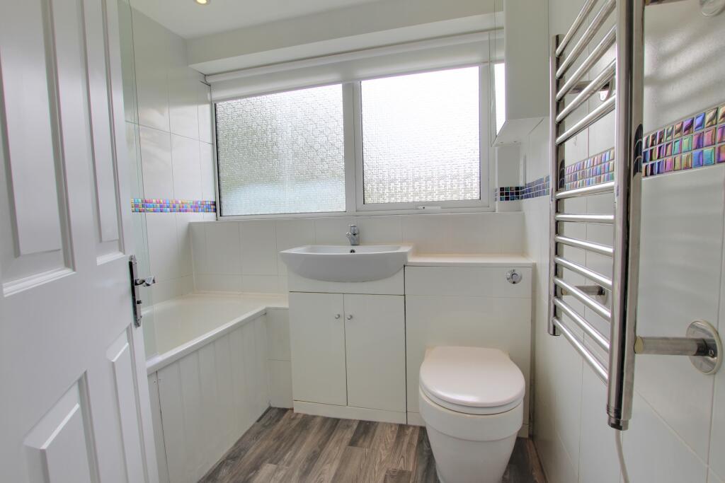 6 bathroom.jpg