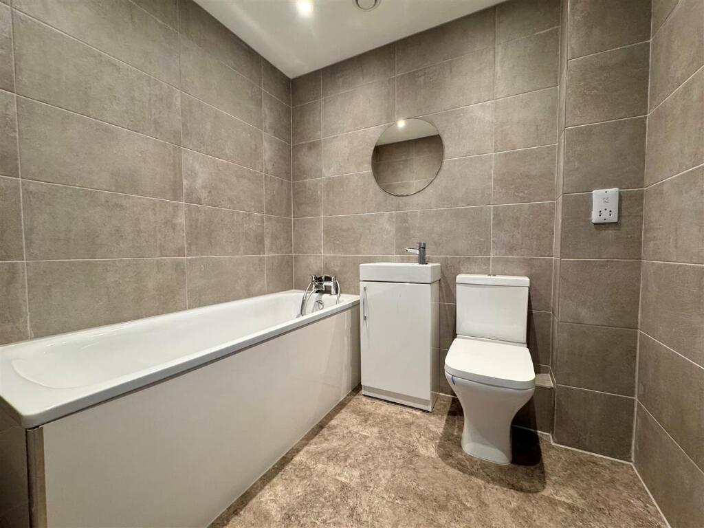 Family Bathroom.jpg