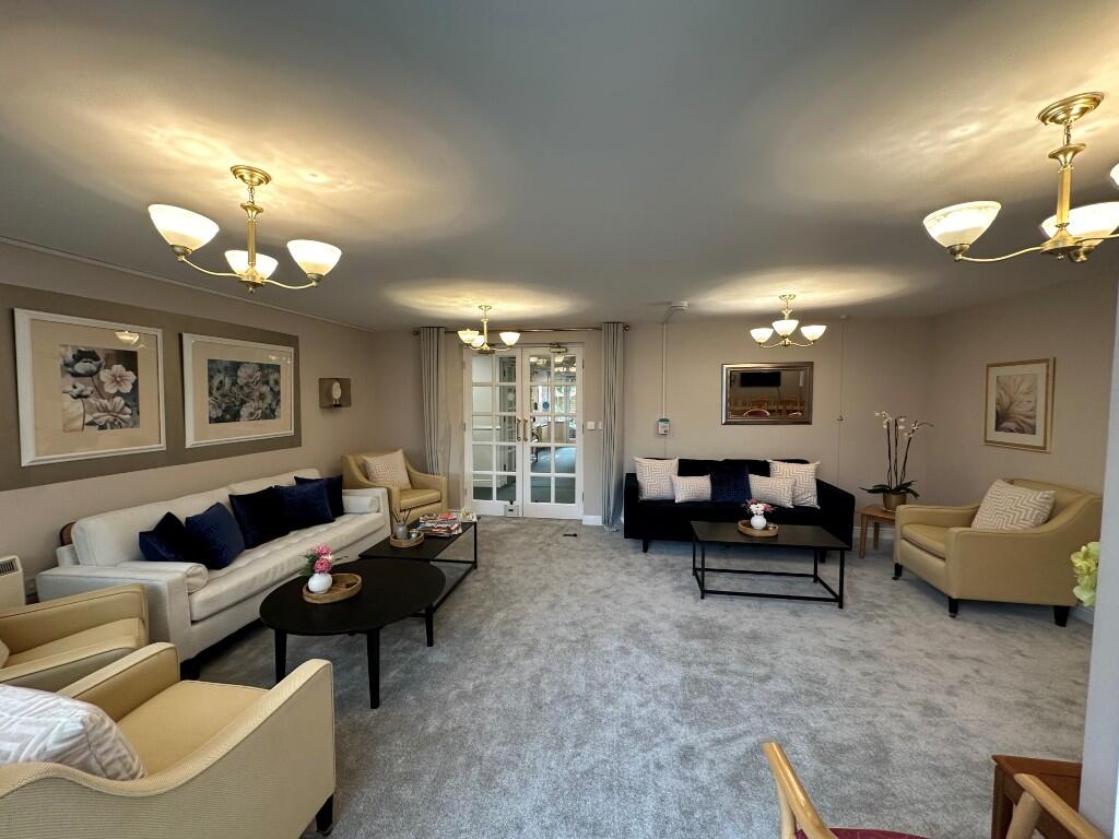 COMMUNAL LOUNGE