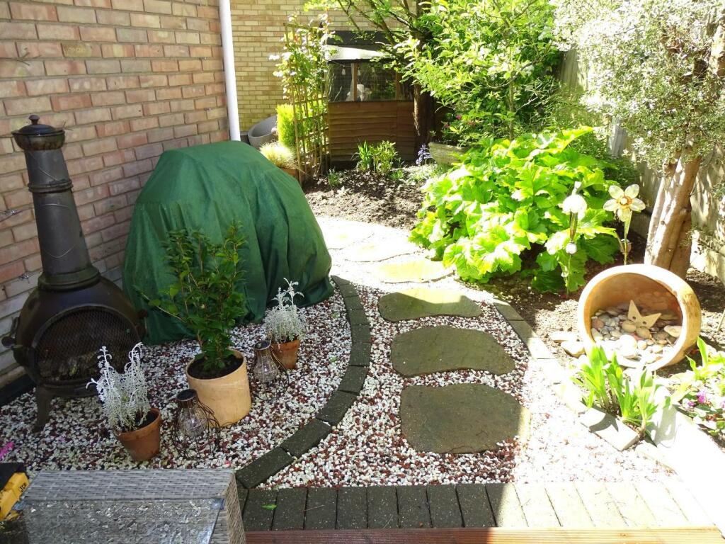 ATTRACTIVE STEPPING/STONE PATHWAY