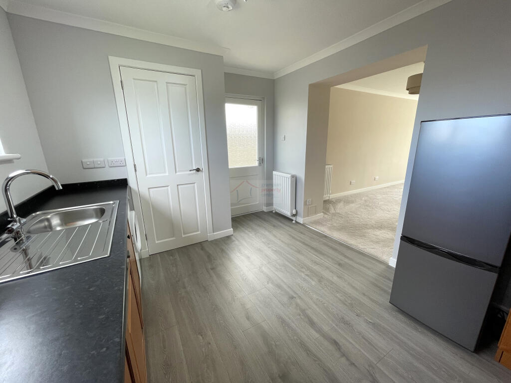 Kitchen b.JPG