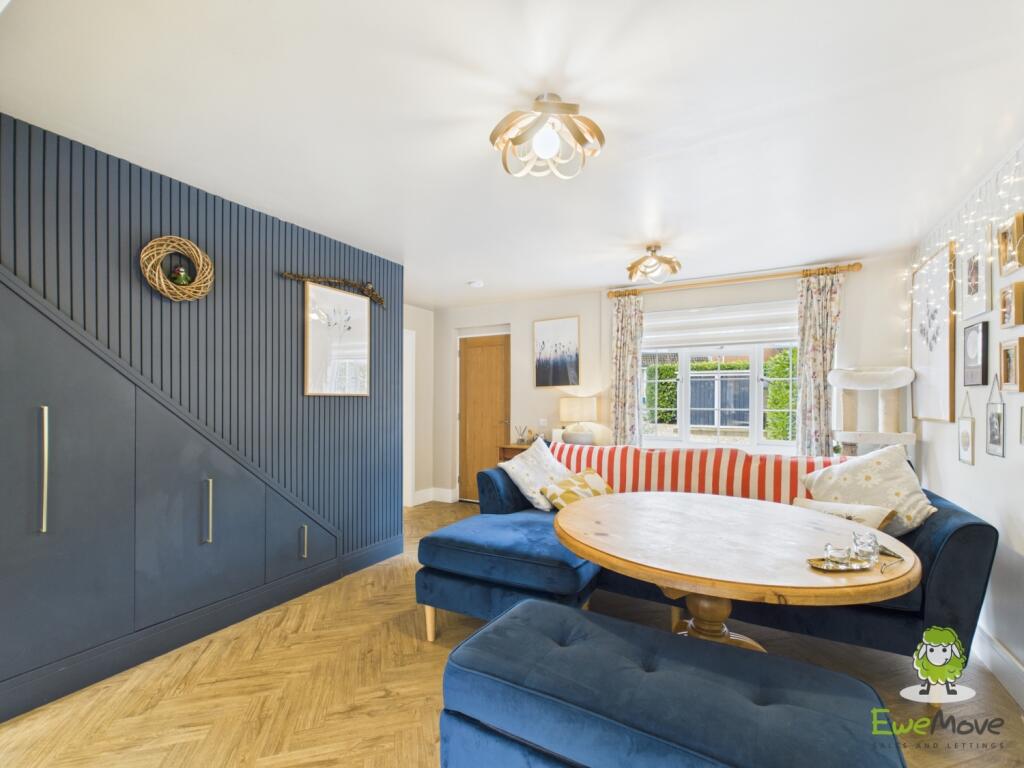 EweMove Estate Agents Basingstoke - 2 Cowslip Bank