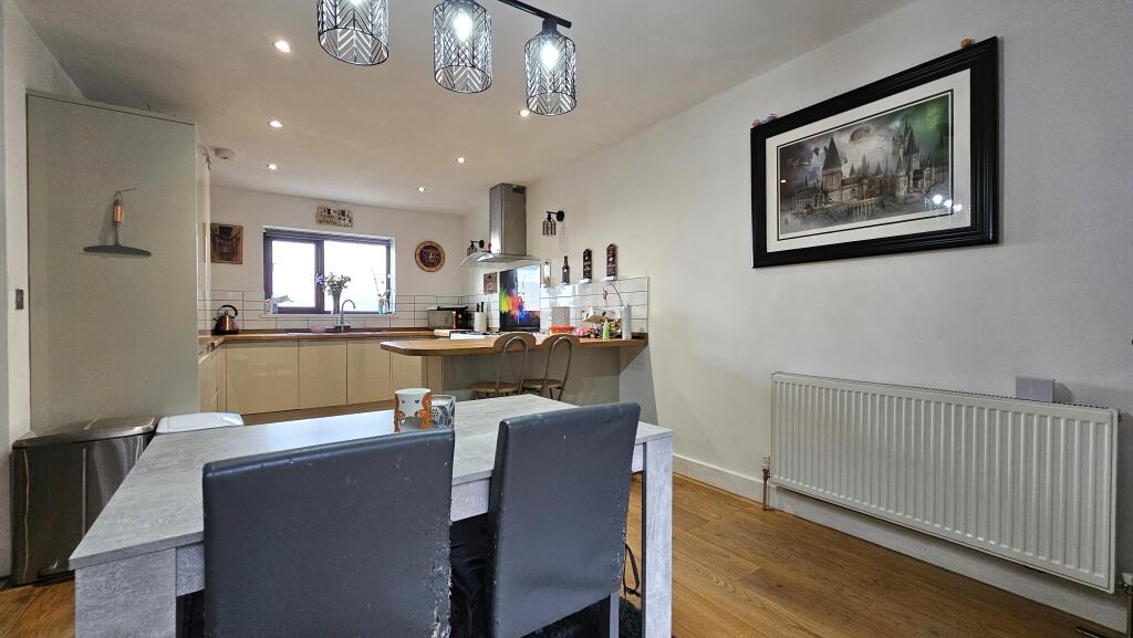 Kitchen / dining room