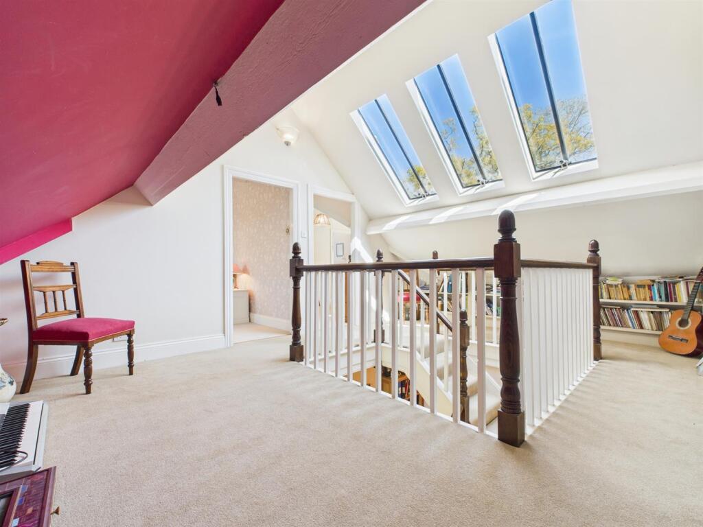 2ND FLOOR LANDING/LIBRARY