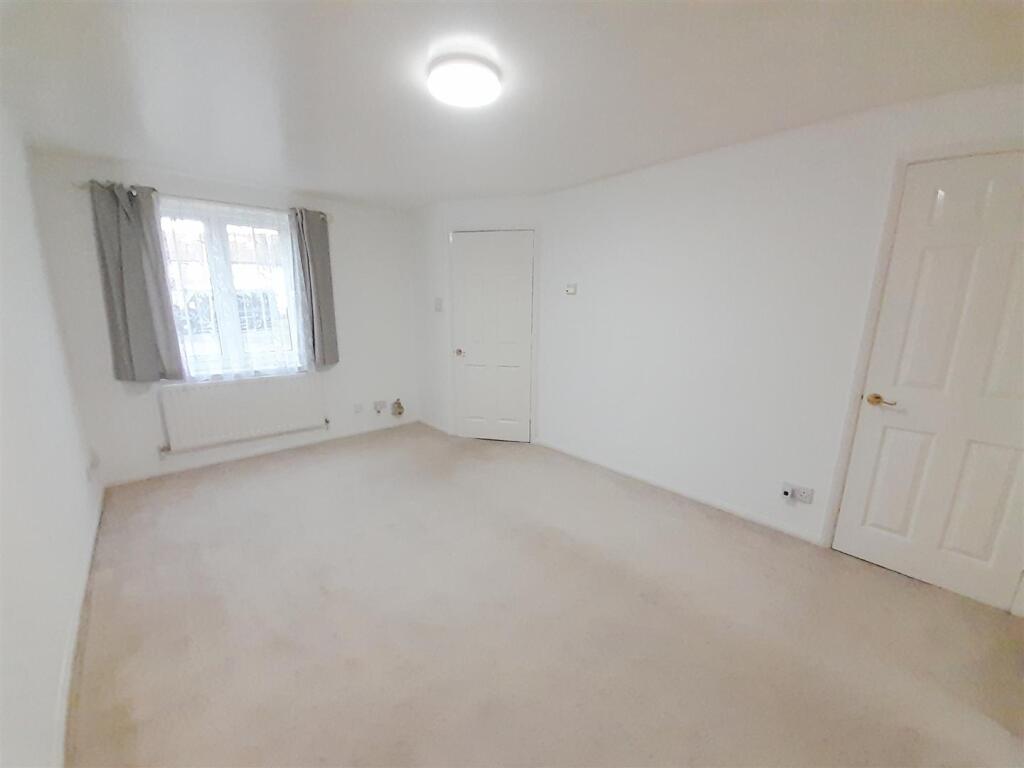 Acer Avenue, Hayes