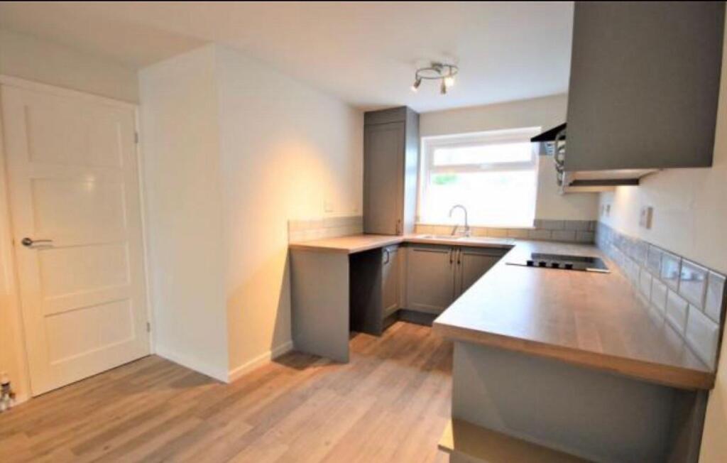 kitchen 2.jpg