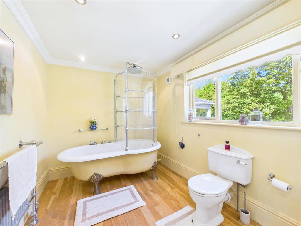 En-Suite Bathroom