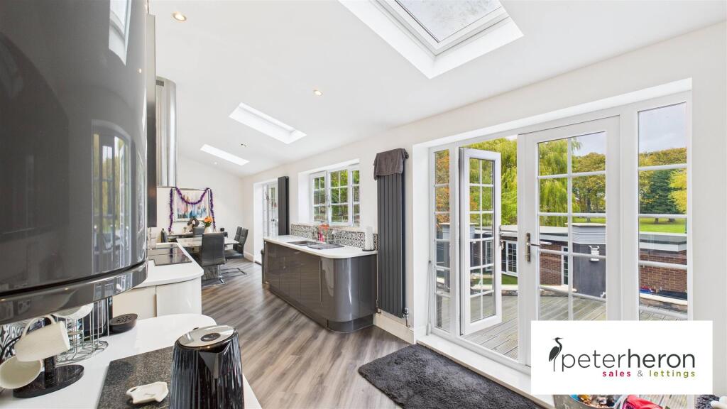 Open Plan Kitchen/Living &amp; Dining Area