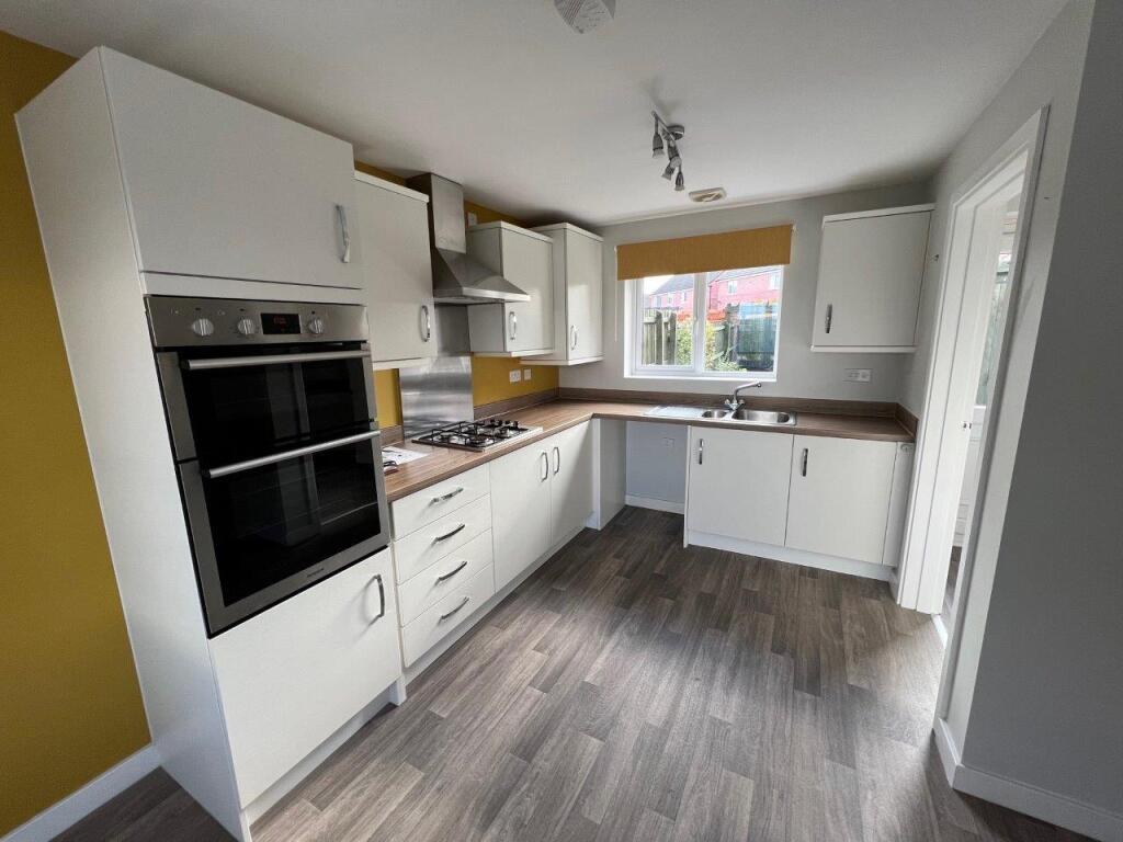 Kitchen 3.jpg