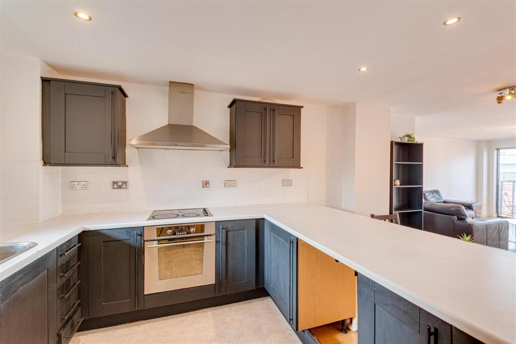 87 Hudson Gardens_16.jpg