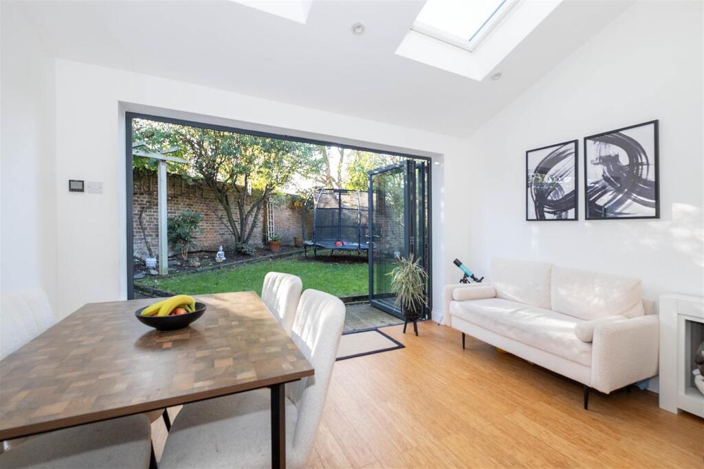 31--LINDEN-CLOSE-0011 copy.jpg