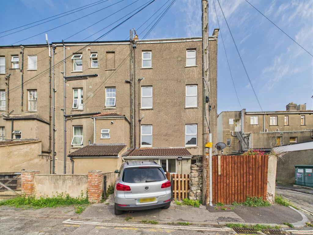 10 - Flat with parking for Auction, Weston-super-M