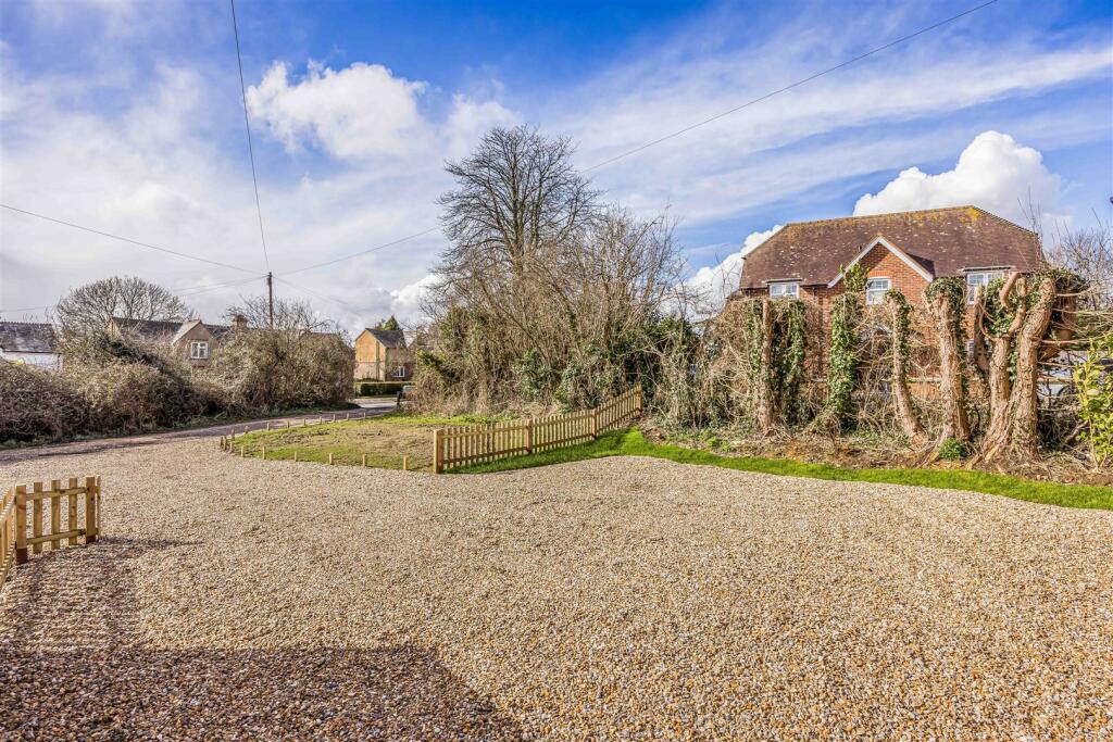 38a Five Heads Road, Horndean-Small-PorticoMarketi