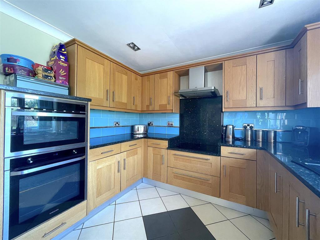 Kitchen (4).jpeg