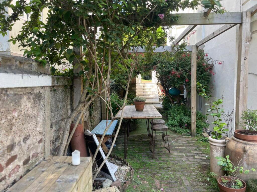 Garden 6 