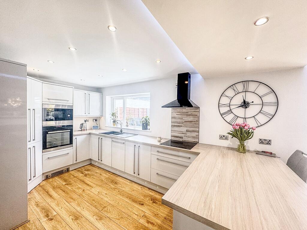 Kitchen / Diner / Living Area