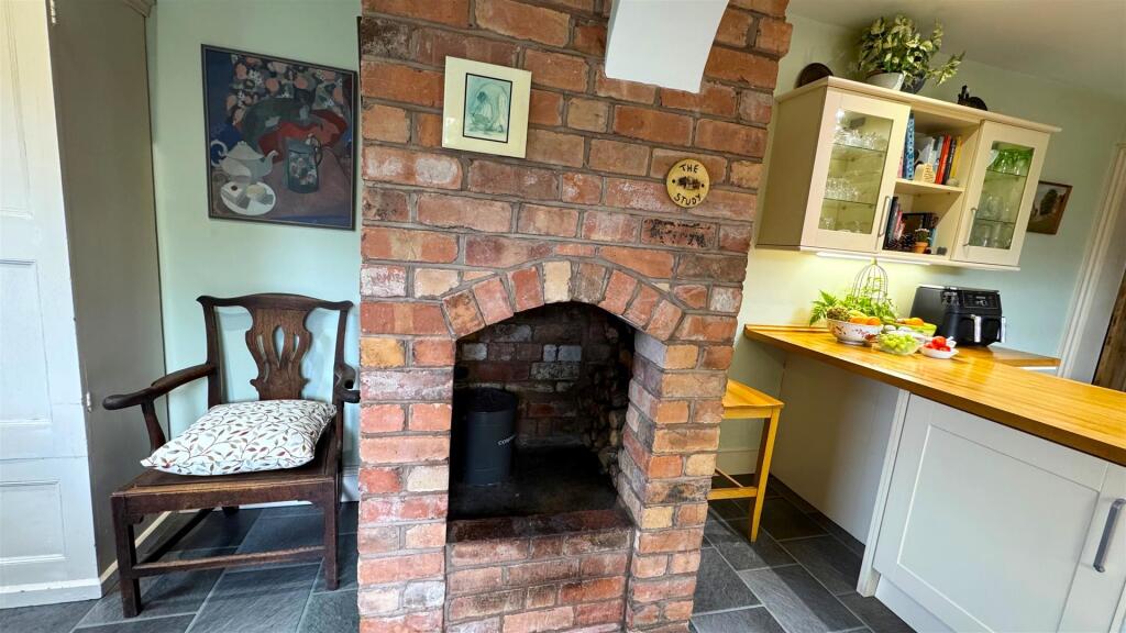 Breakfast Room (3).jpg