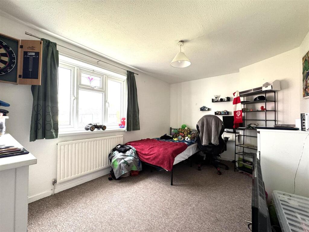 Bed 1.jpg