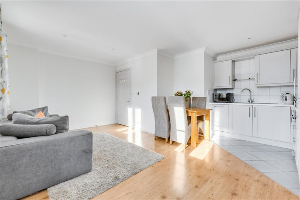 Living Room / Kitche