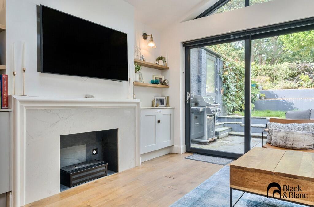 Kitchen/ Dining