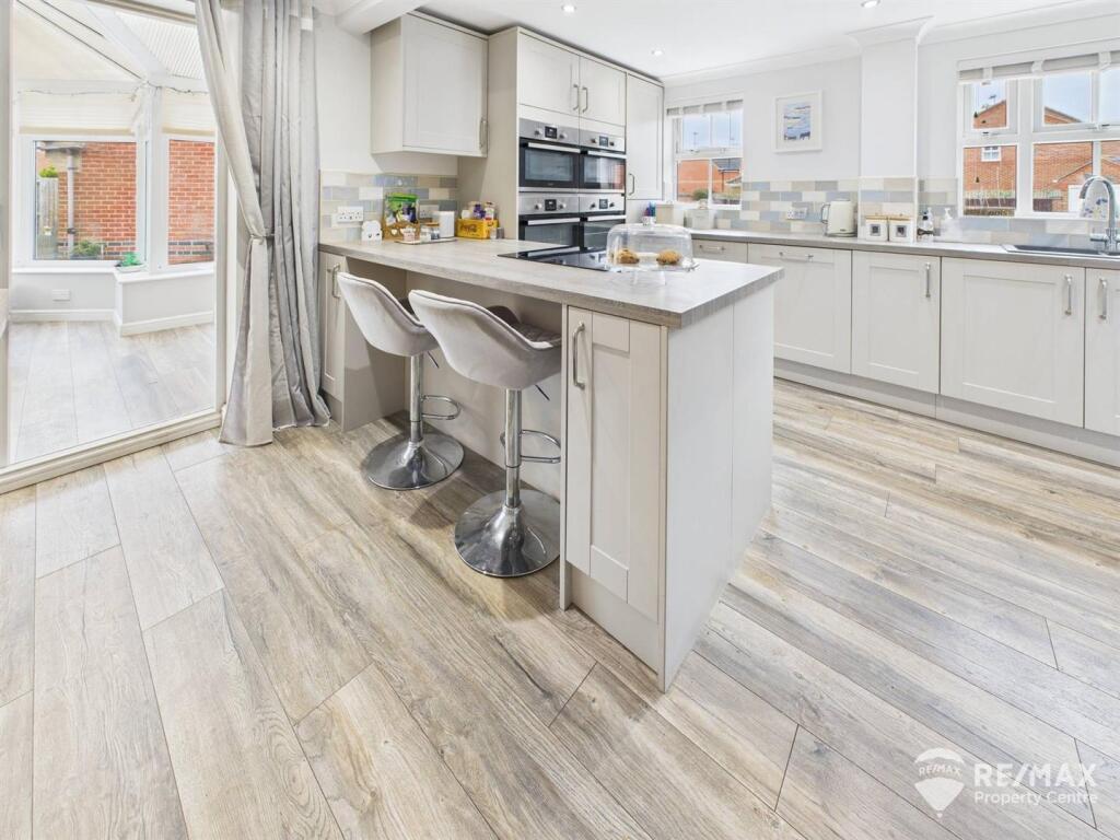 Kitchen (3).jpg