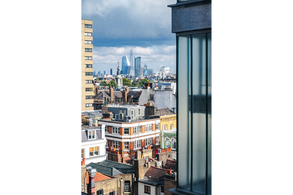 Stirling_Court_08...