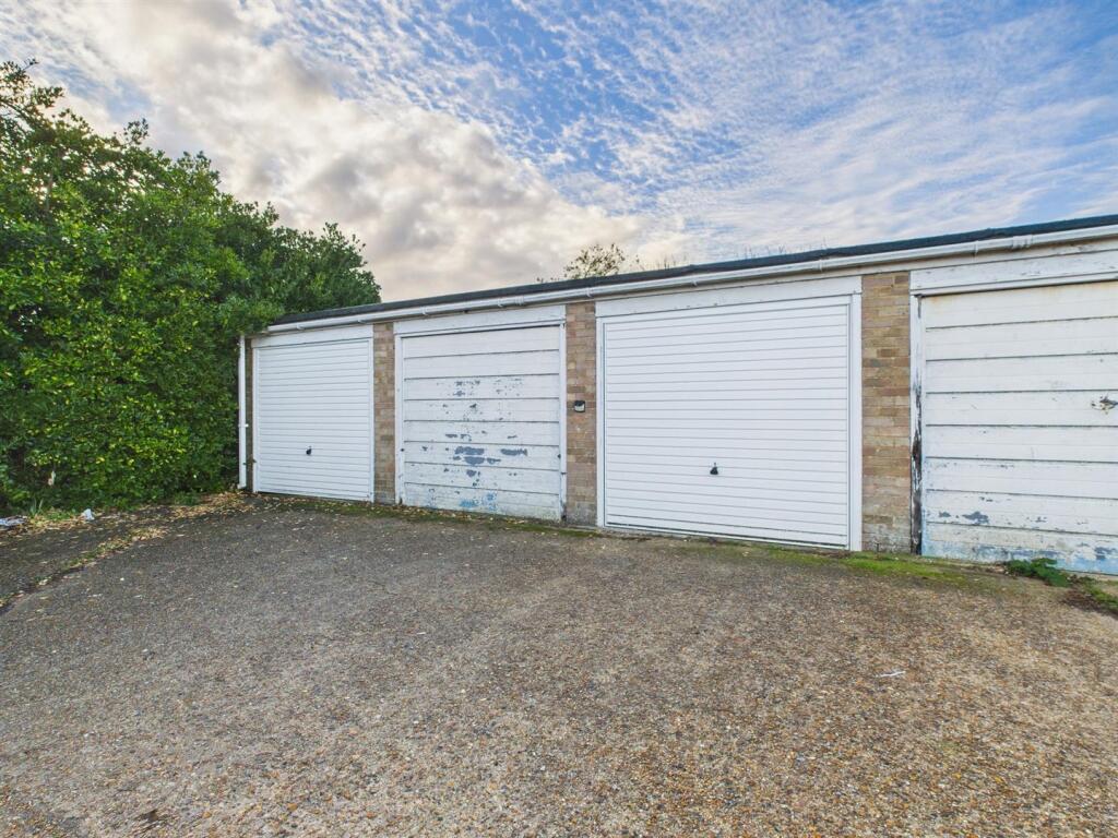 garage .jpg