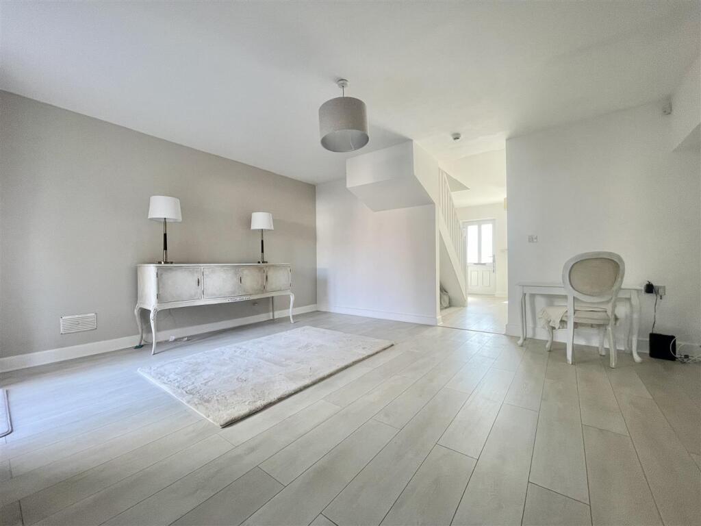 Open Plan Dining / Living Area