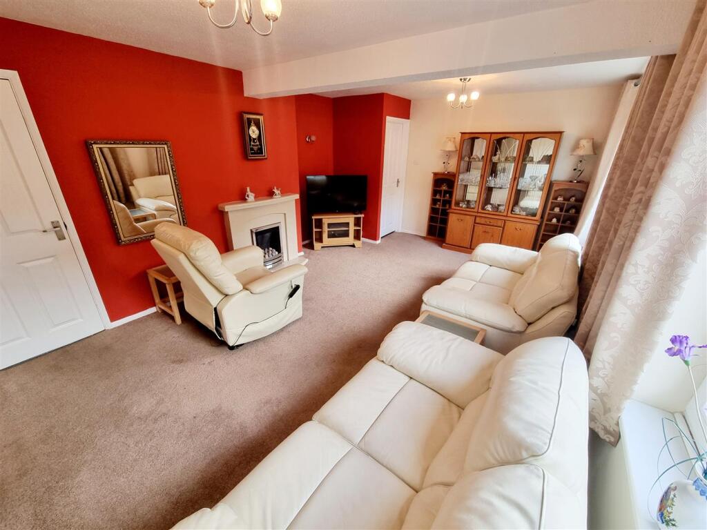 Sitting room 1.jpg